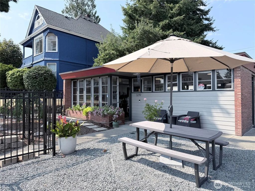 3219 6th Avenue, Tacoma