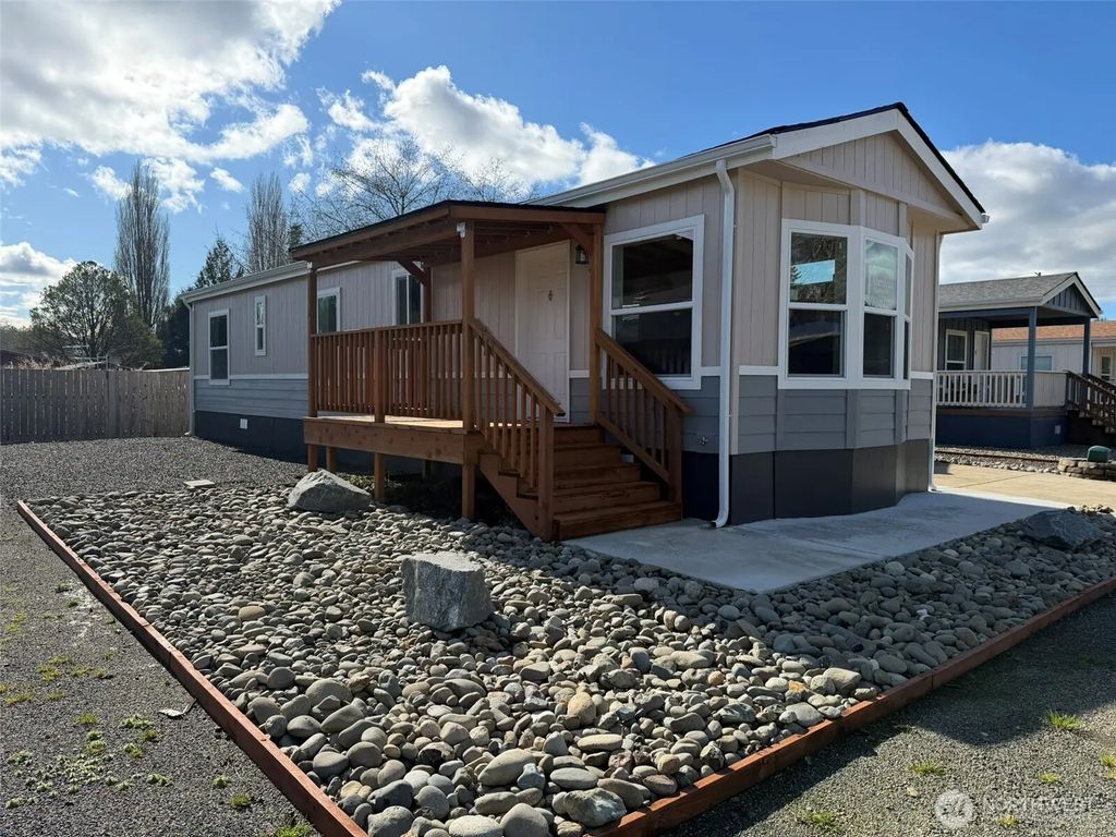 2010 Broadway Avenue 38, Hoquiam