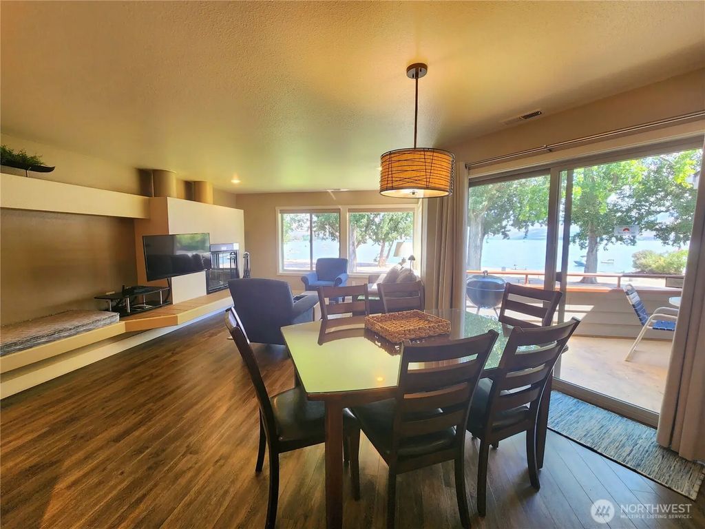 1 Beach 549-n, Manson
