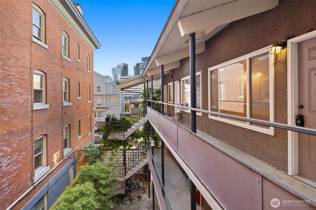 1718 Summit Avenue, Seattle