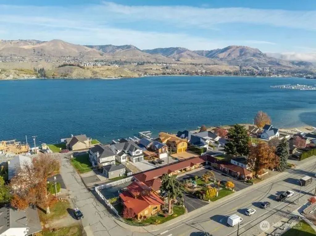 2044 W Woodin Avenue, Chelan