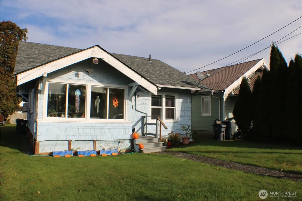 315 Eklund Avenue, Hoquiam