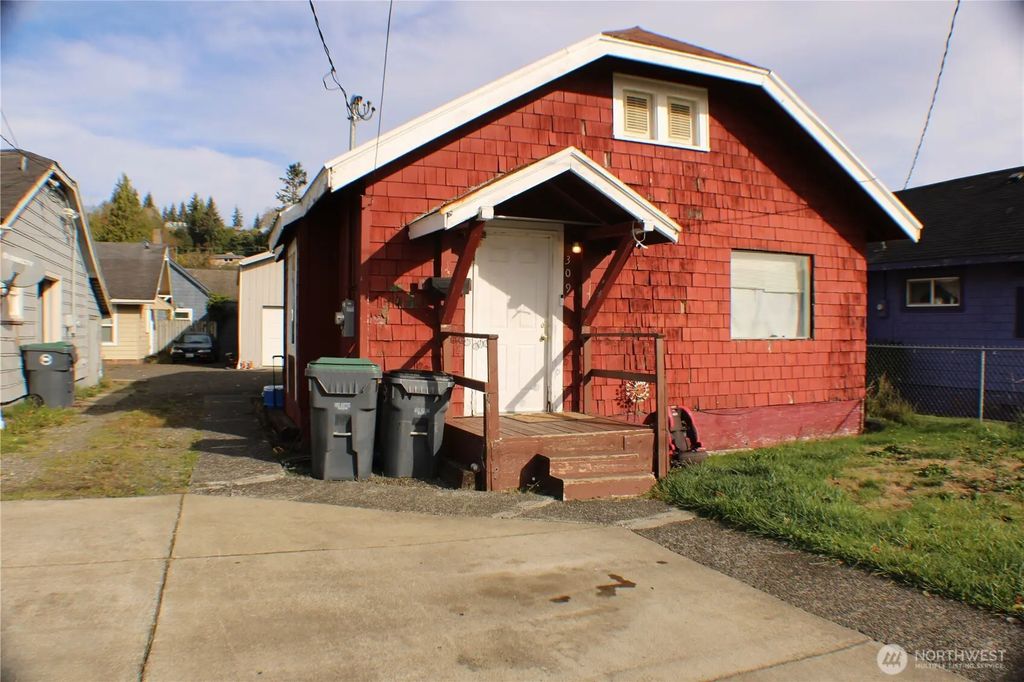 309 Eklund Avenue, Hoquiam