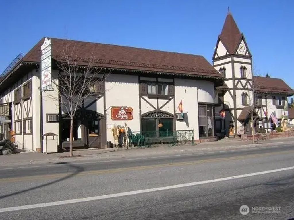 894 Hwy 2 Highway N, Leavenworth