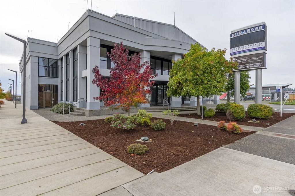 275 Se Pioneer Way 100, Oak Harbor