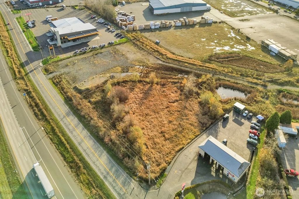 5545 Labounty Dr, Ferndale