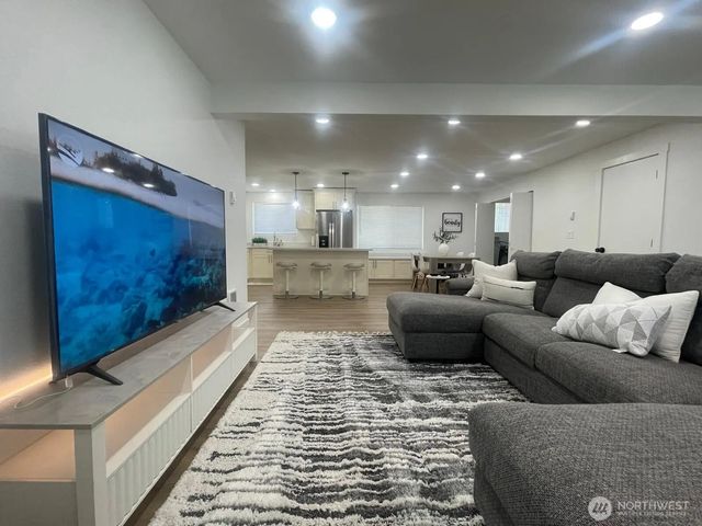 3730 Sw 99th Street, Seattle