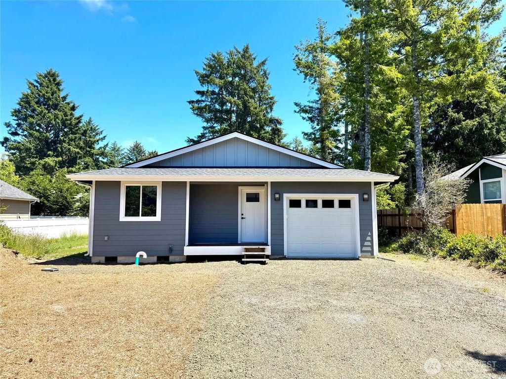 660 Itswoot Avenue Se, Ocean Shores