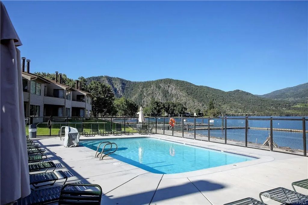 1 Lakeside 719-m, Manson