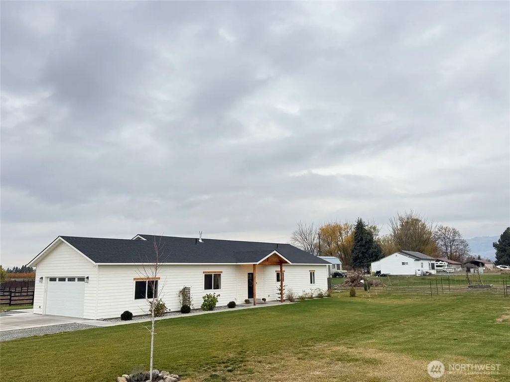 82 Nichols Road, Omak