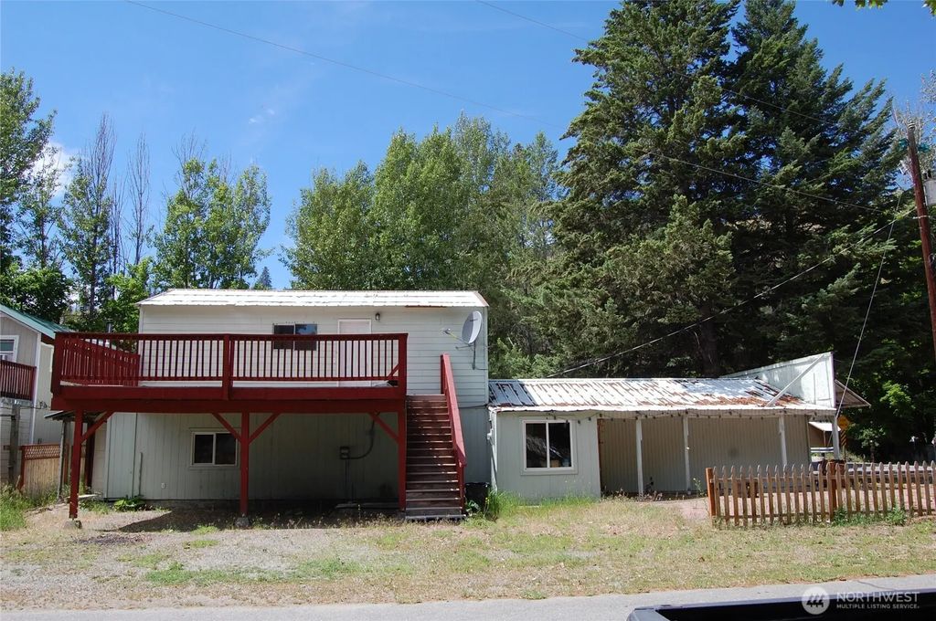 117 E Lake Street, Conconully
