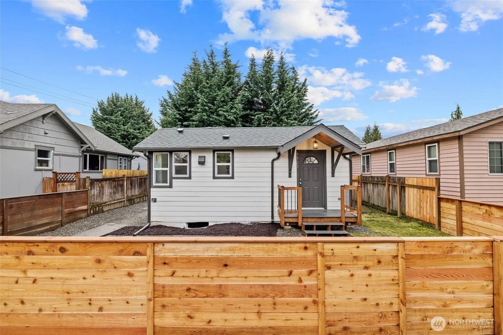 1521 N 3rd Street, Renton