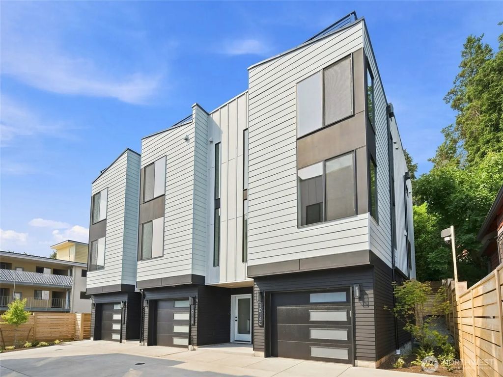 1014 B Ne 70th Street, Seattle