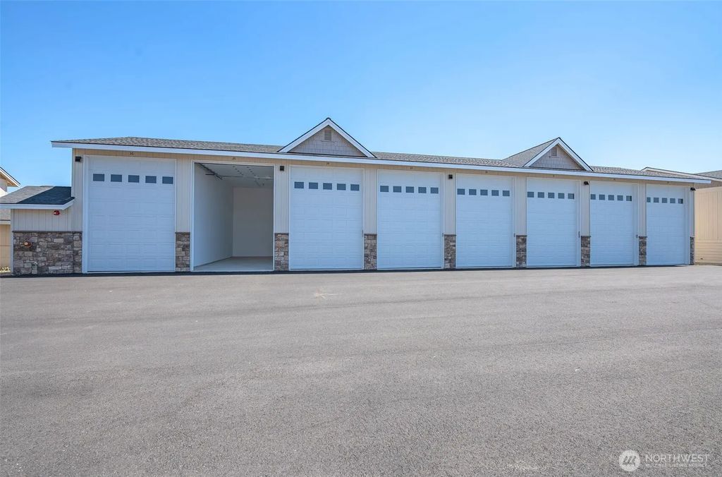 9967 W8 Road Nw F 33, Quincy