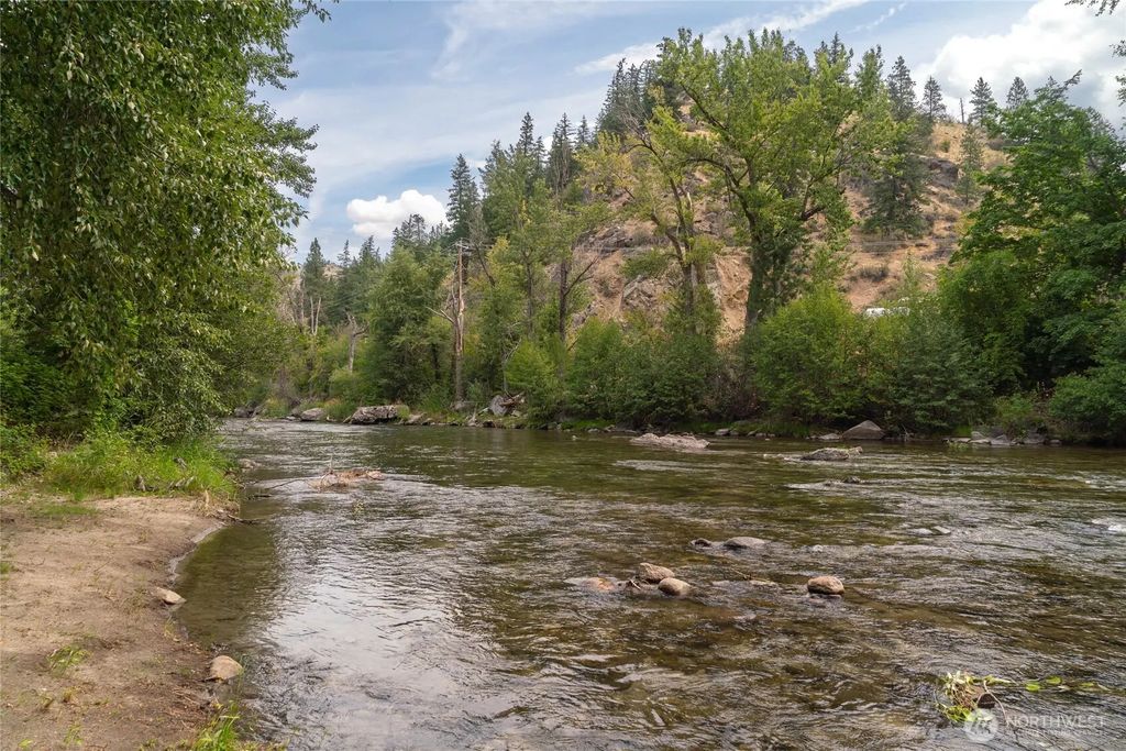 372 Mad Ranch Lane, Entiat