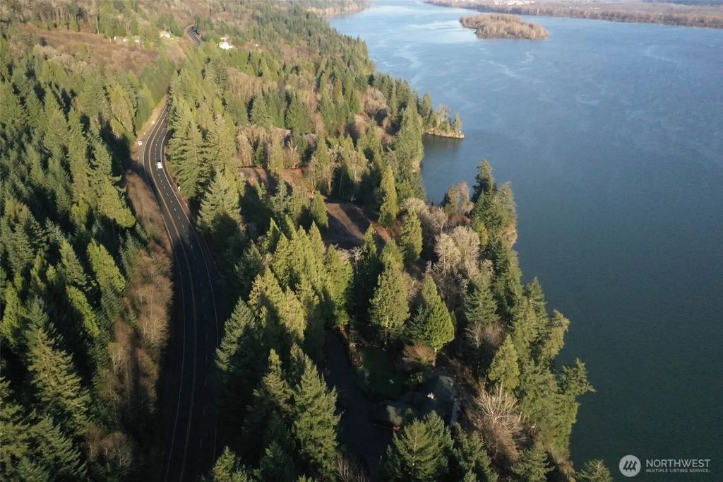 22 Edge Water Drive, Cathlamet