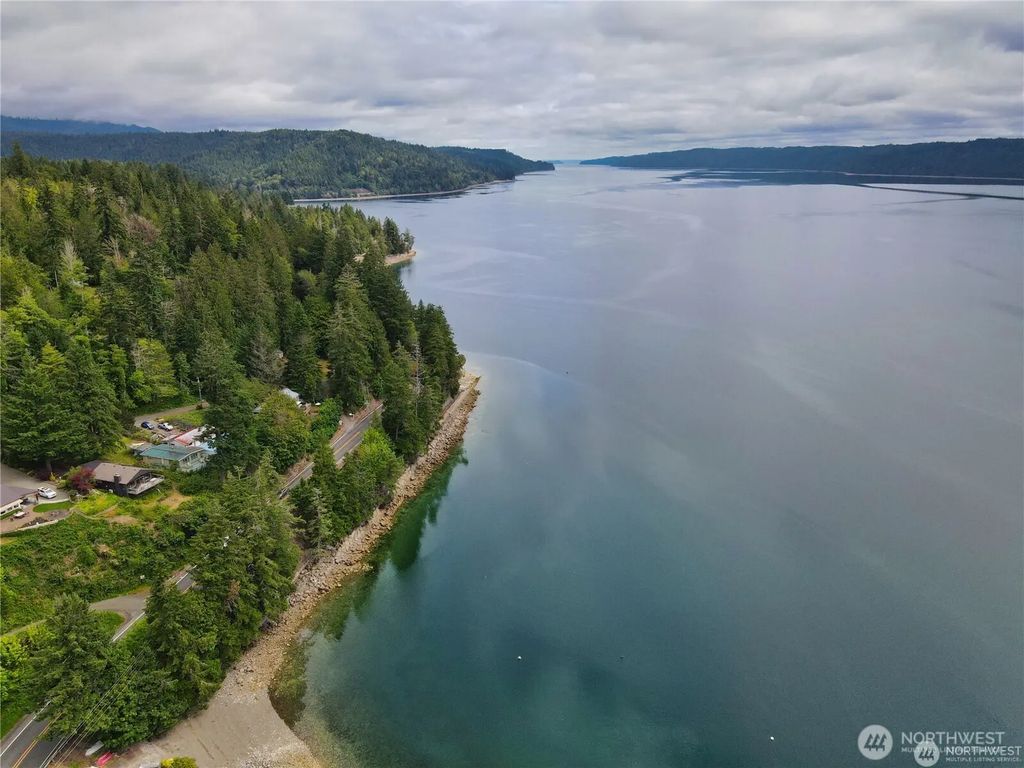 N Us Highway 101, Hoodsport
