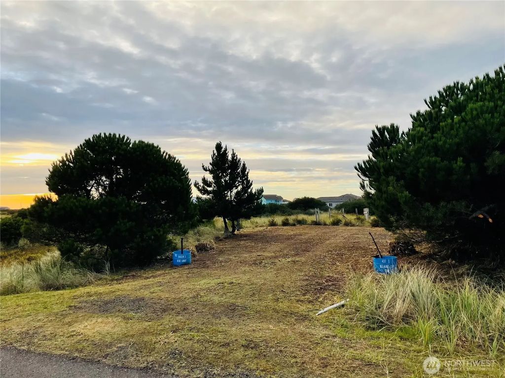 437 S Bel Air Loop, Ocean Shores