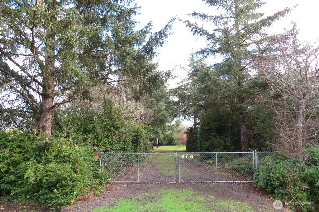 636 Weatherwax Loop Ne, Ocean Shores