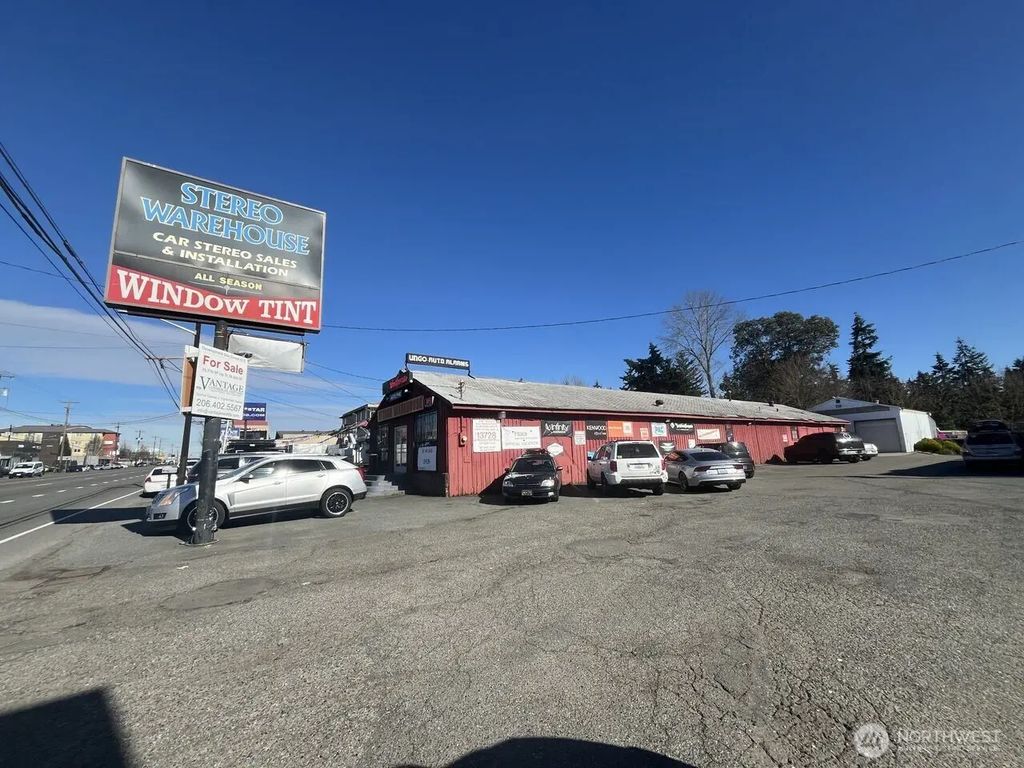 13828 Aurora Avenue N, Seattle