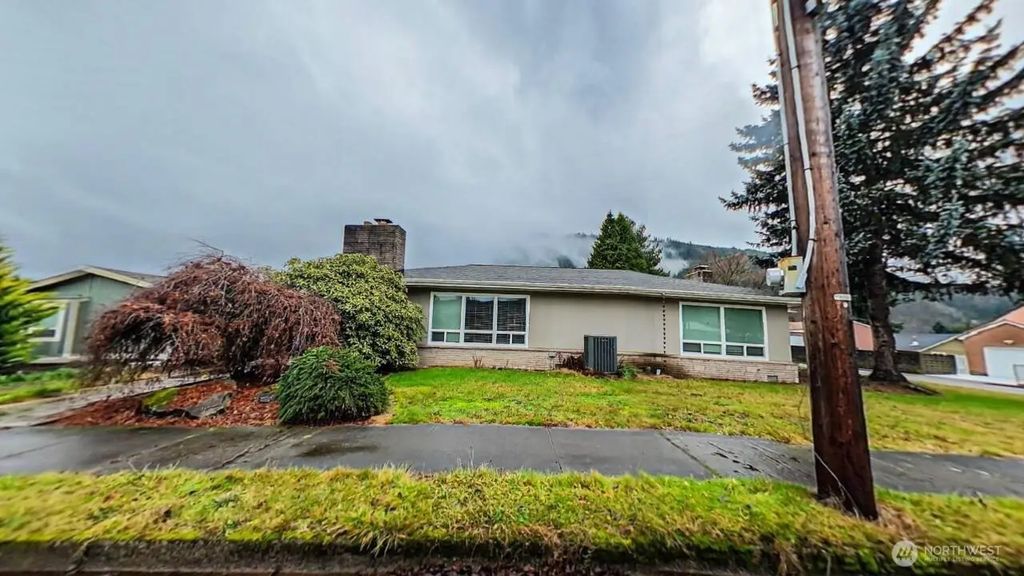 283 Division Avenue, Morton