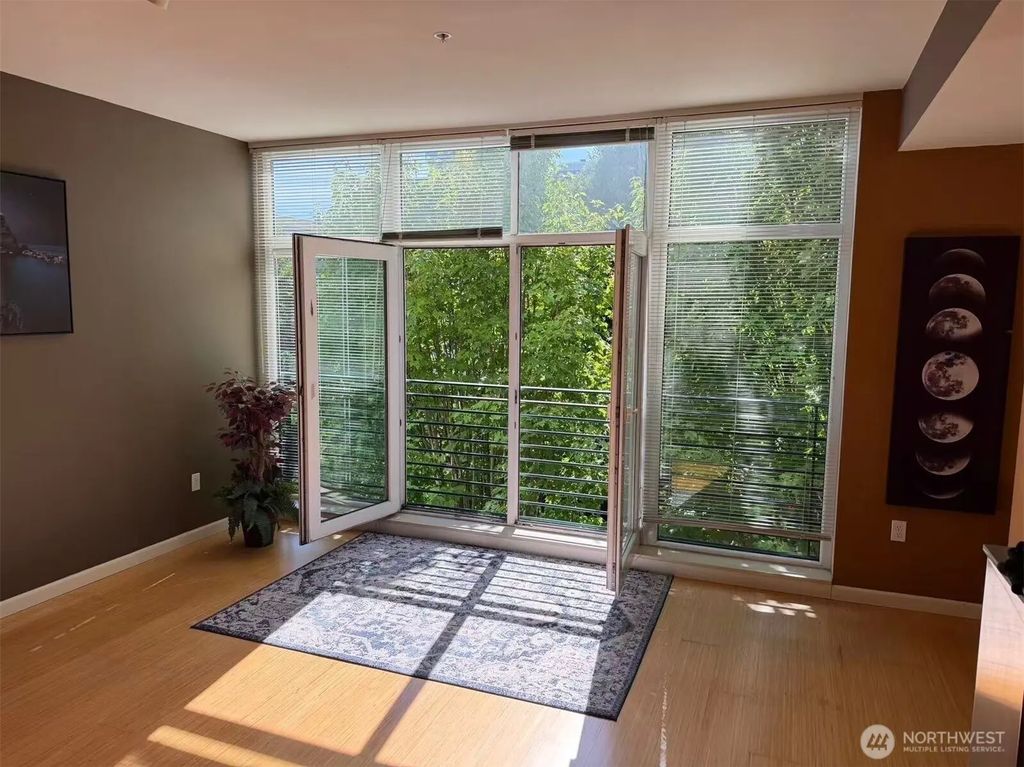 17 W Mercer Street 207, Seattle