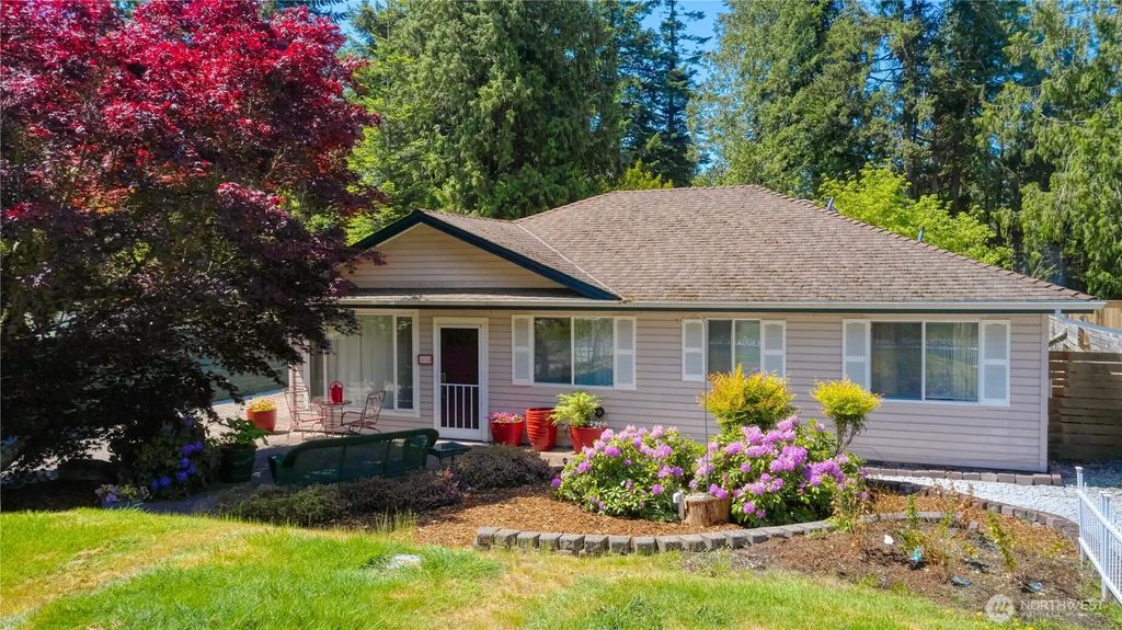 245 Shady Glen Avenue, Point Roberts
