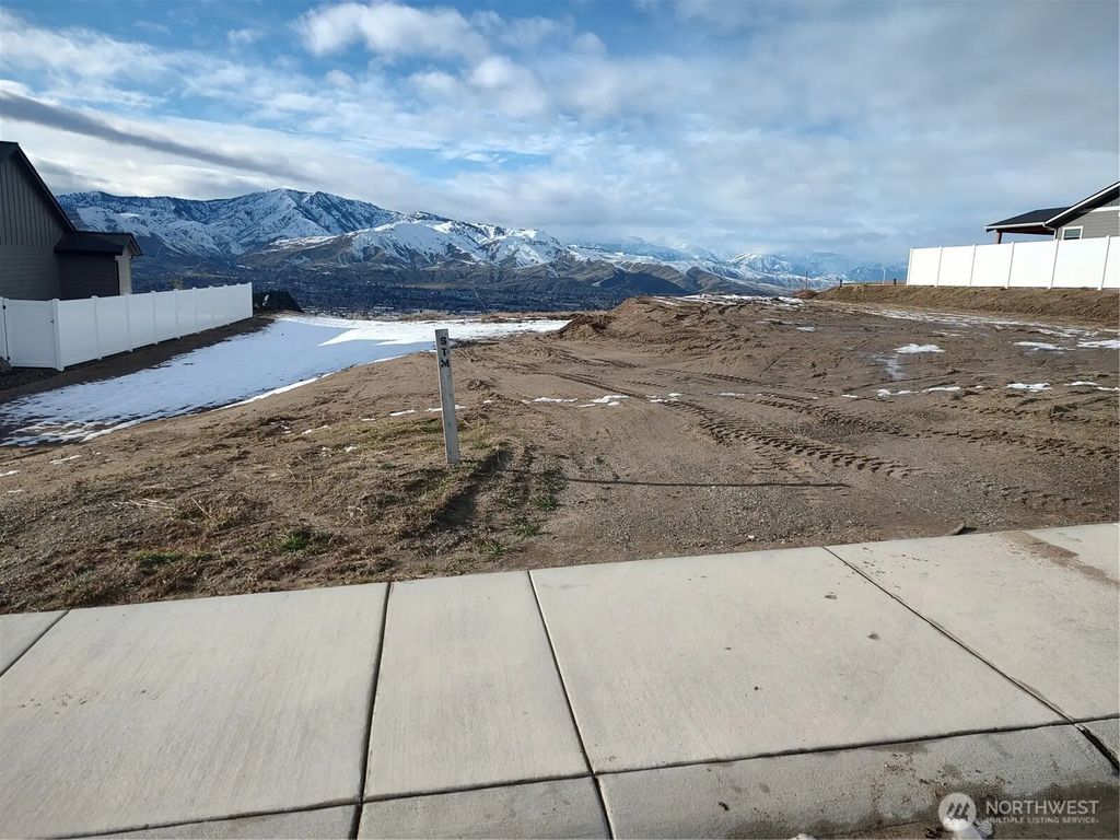 710 Ne Tyler Place, East Wenatchee