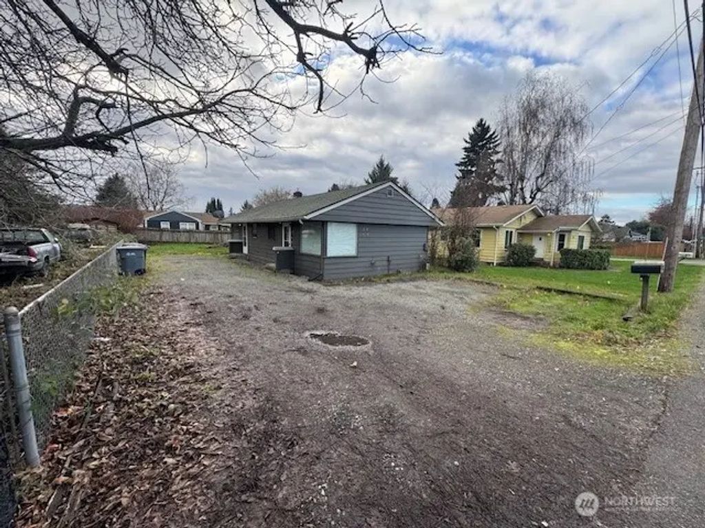 10908 10910 Valley Avenue E, Puyallup