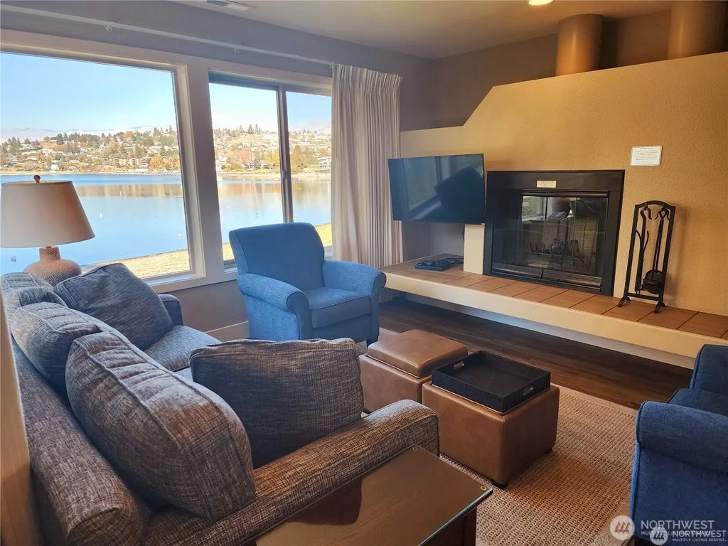 1 Beach 561-b, Manson