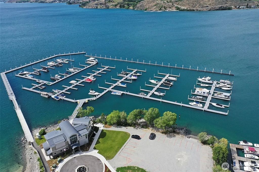 1350 W Woodin Avenue A6, Chelan