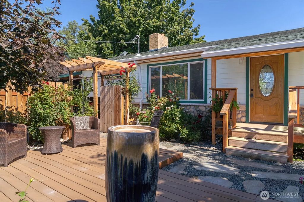 785 N Jerome Lane, East Wenatchee