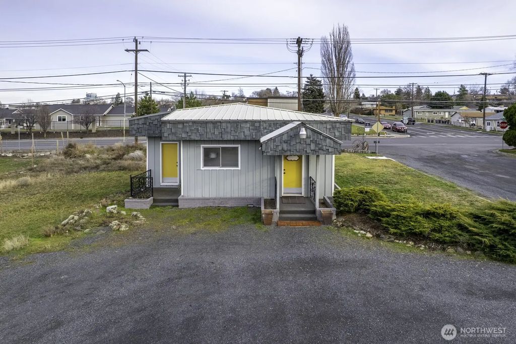 956 S Division, Moses Lake
