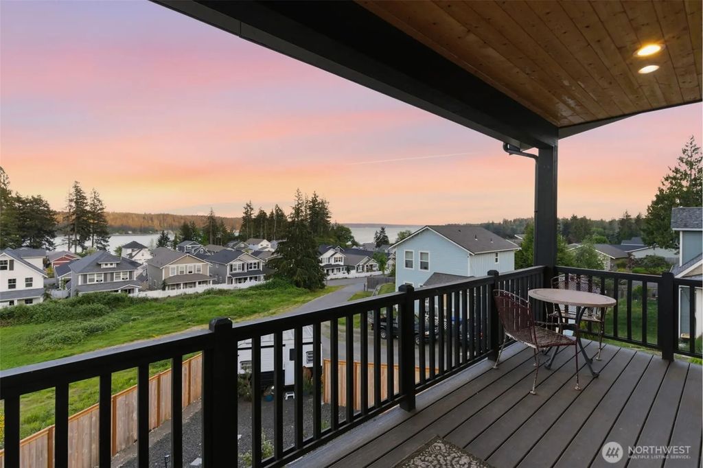 17 E Sellegren Road, Allyn