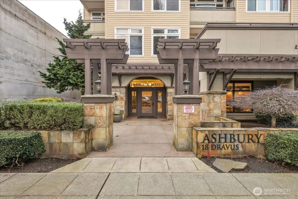 18 Dravus Street 207, Seattle