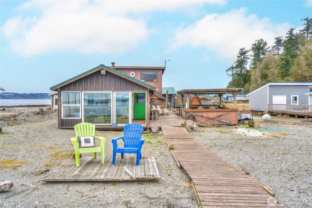 15 U Snoqualmie Ave., Hat Island