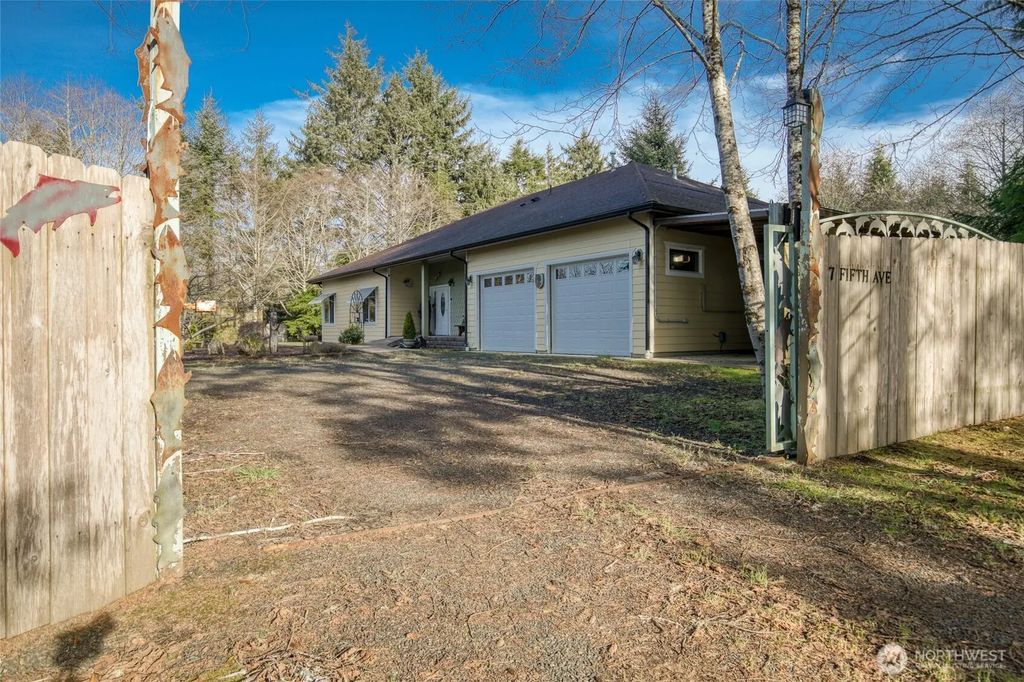 2696 State Route 109, Ocean Shores