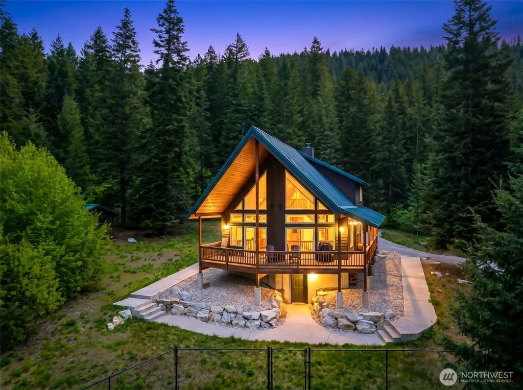 175 Deep Powder Lane, Leavenworth