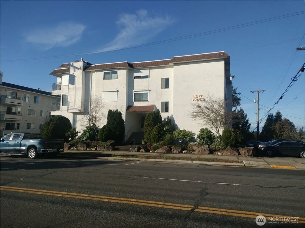 11755 Greenwood Avenue N 203, Seattle