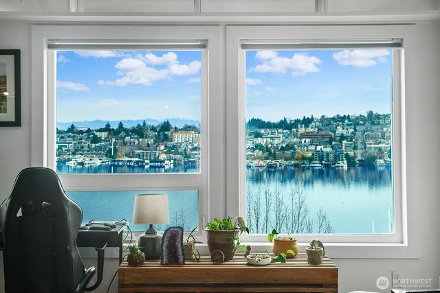 2401 8th Avenue N 202, Seattle
