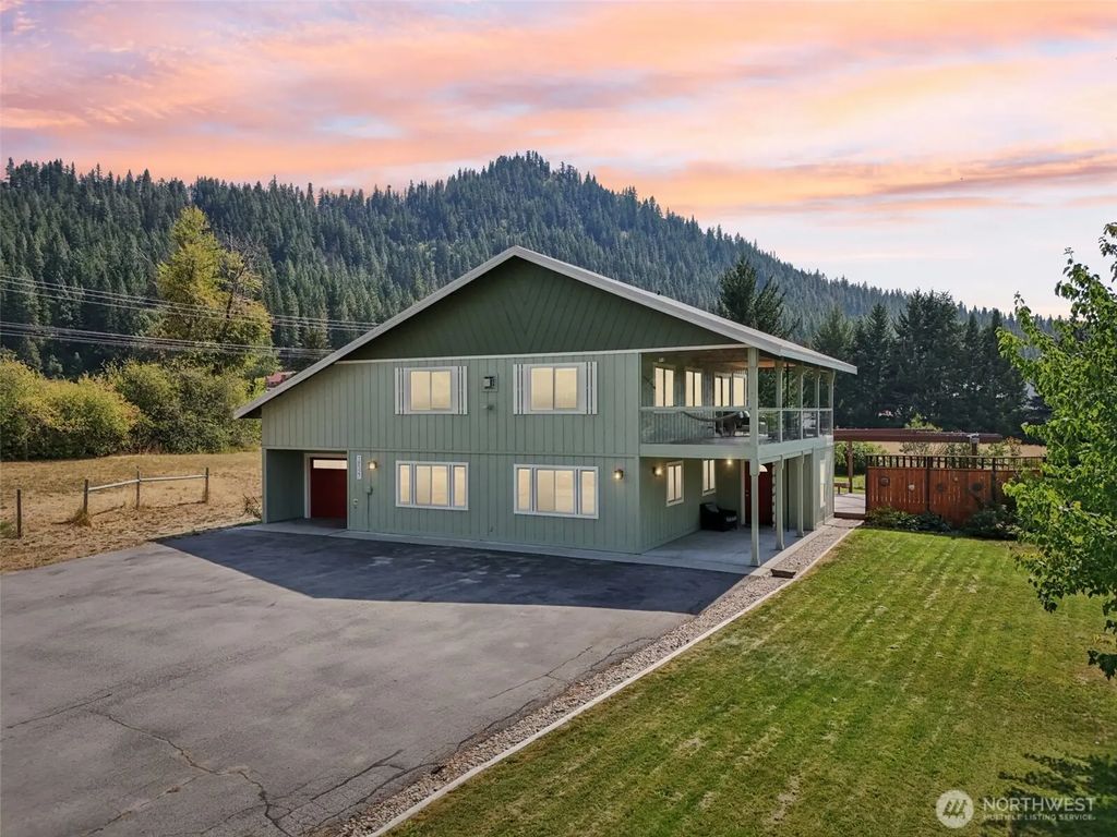 18527 Hazel Street, Leavenworth