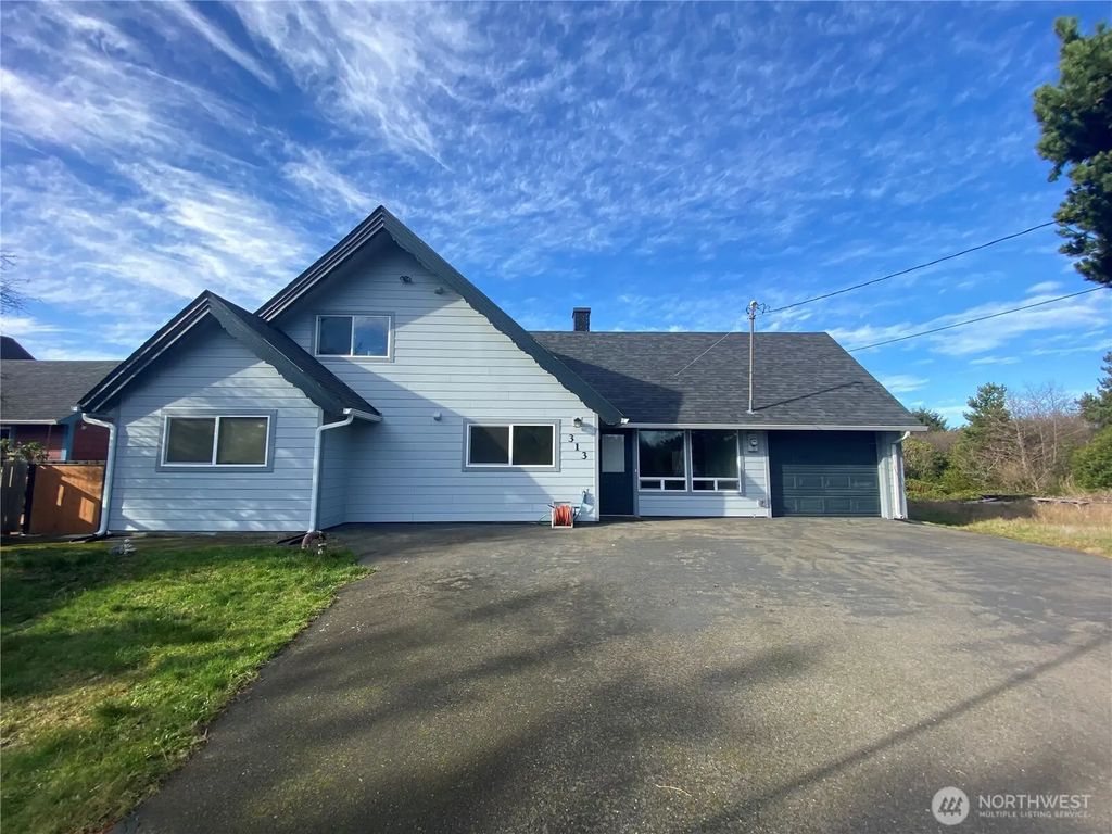313 Sand Dune Avenue Nw, Ocean Shores