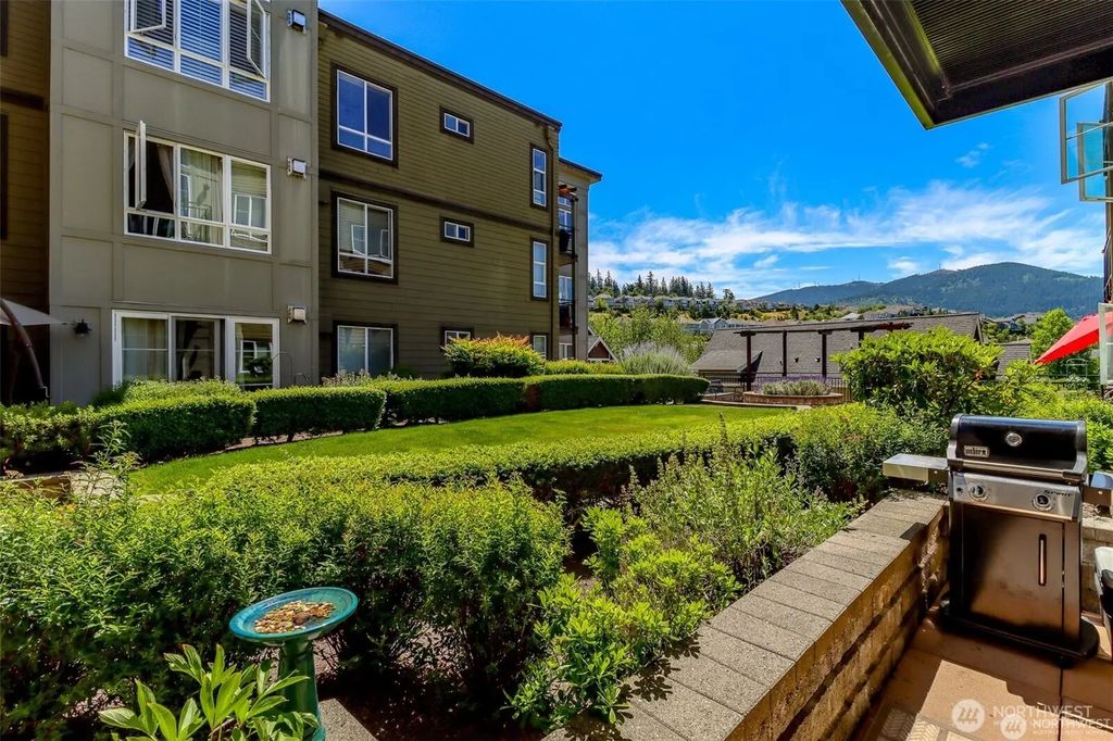 1840 25th Avenue Ne 204, Issaquah