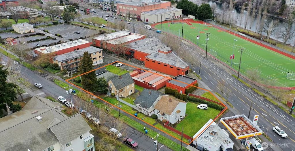 14 , 18, 22-30 W Cremona St, Seattle
