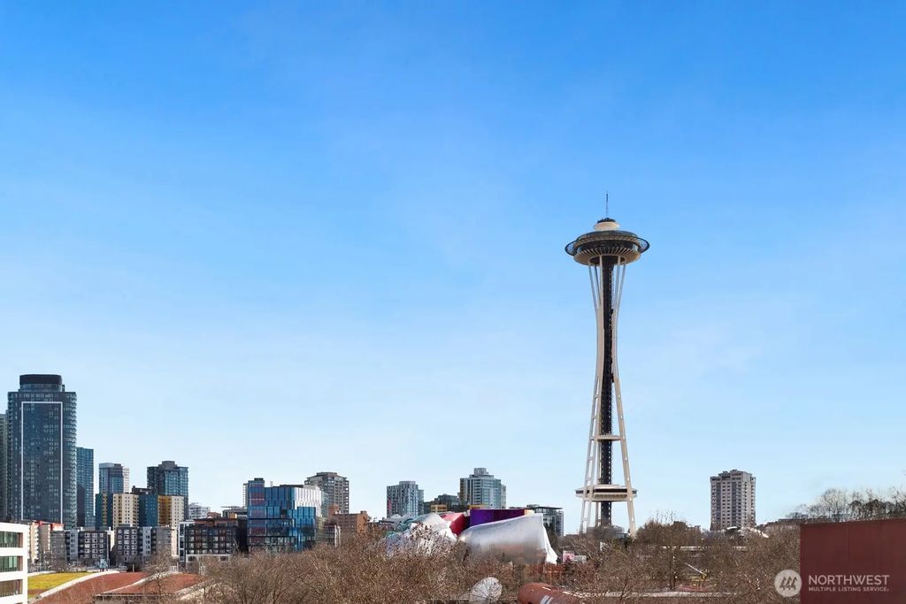 621 5 Avenue N 301, Seattle