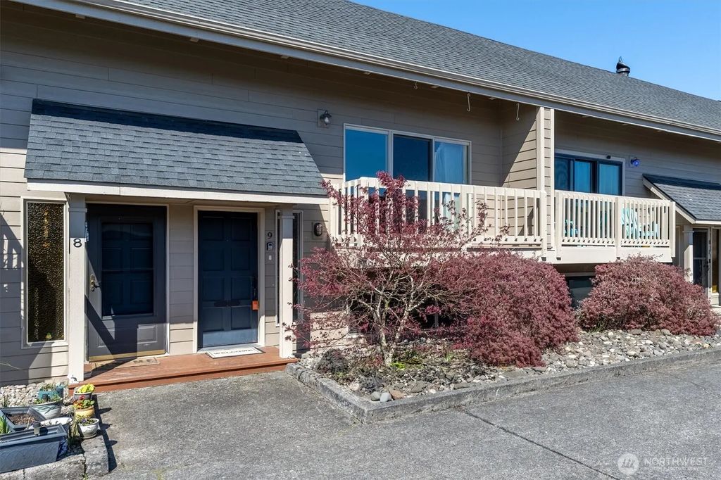1310 River Road 9, Longview