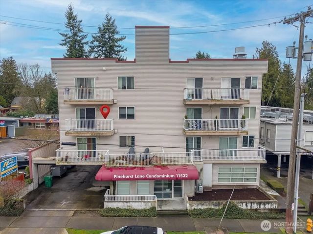 11532 15th Avenue Ne 301, Seattle