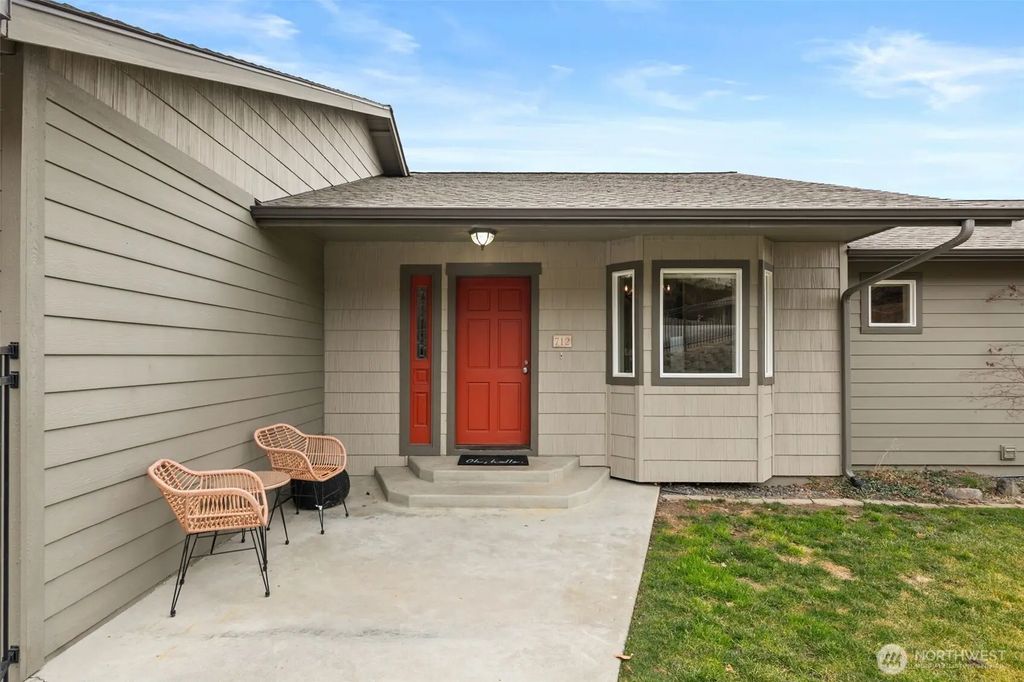 712 Vista View Place, East Wenatchee