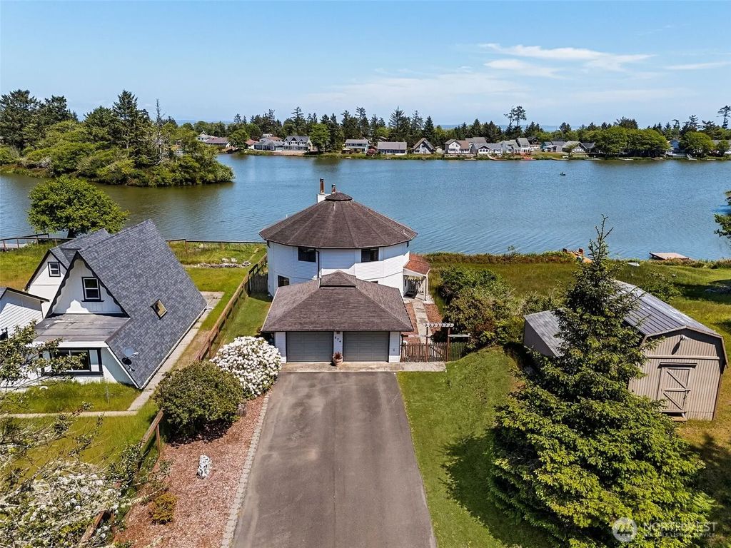 674 Mt Olympus Avenue Se, Ocean Shores