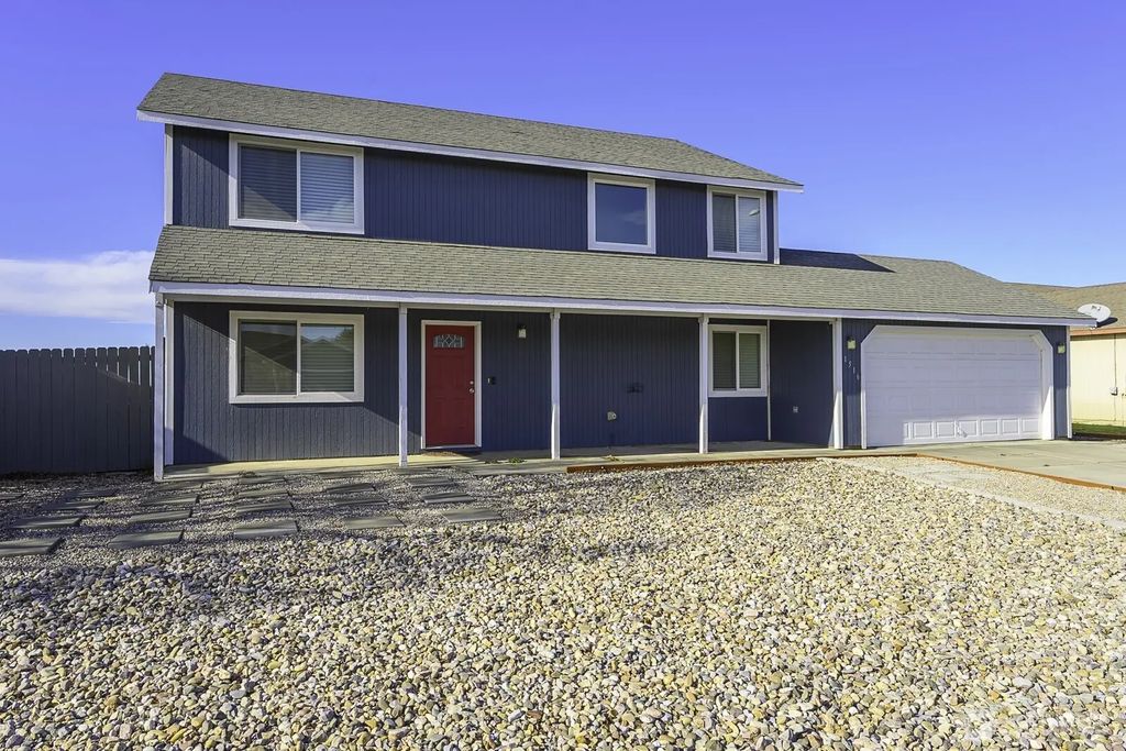 1516 S Husky Dr, Moses Lake